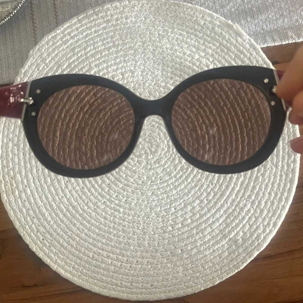 Balenciaga Black and Red Sunglasses - Picture 4 of 7